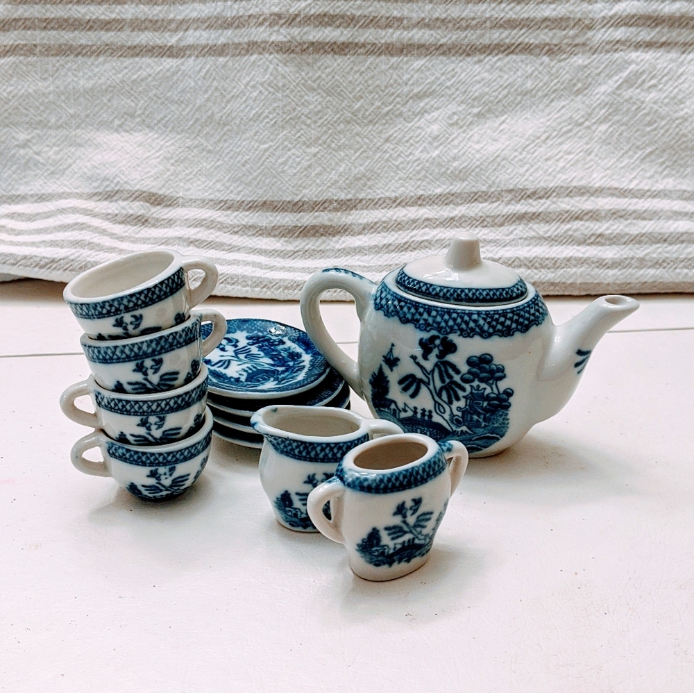 Vintage Blue Willow China Tea Set